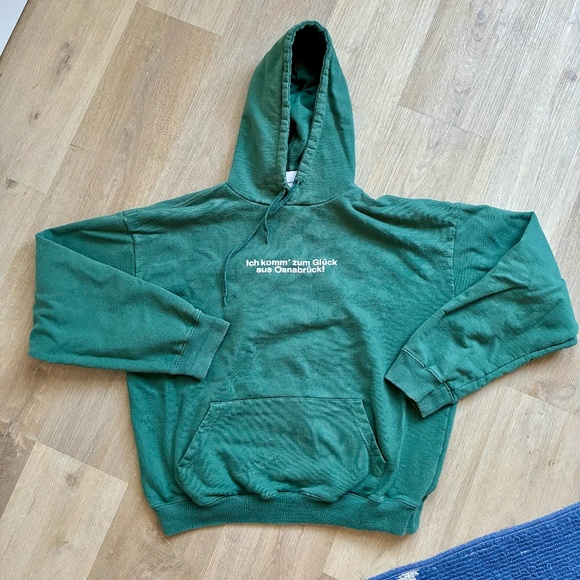 VETEMENTS AW17 Tourist Hoodie from KJmade - Picture 2 of 7